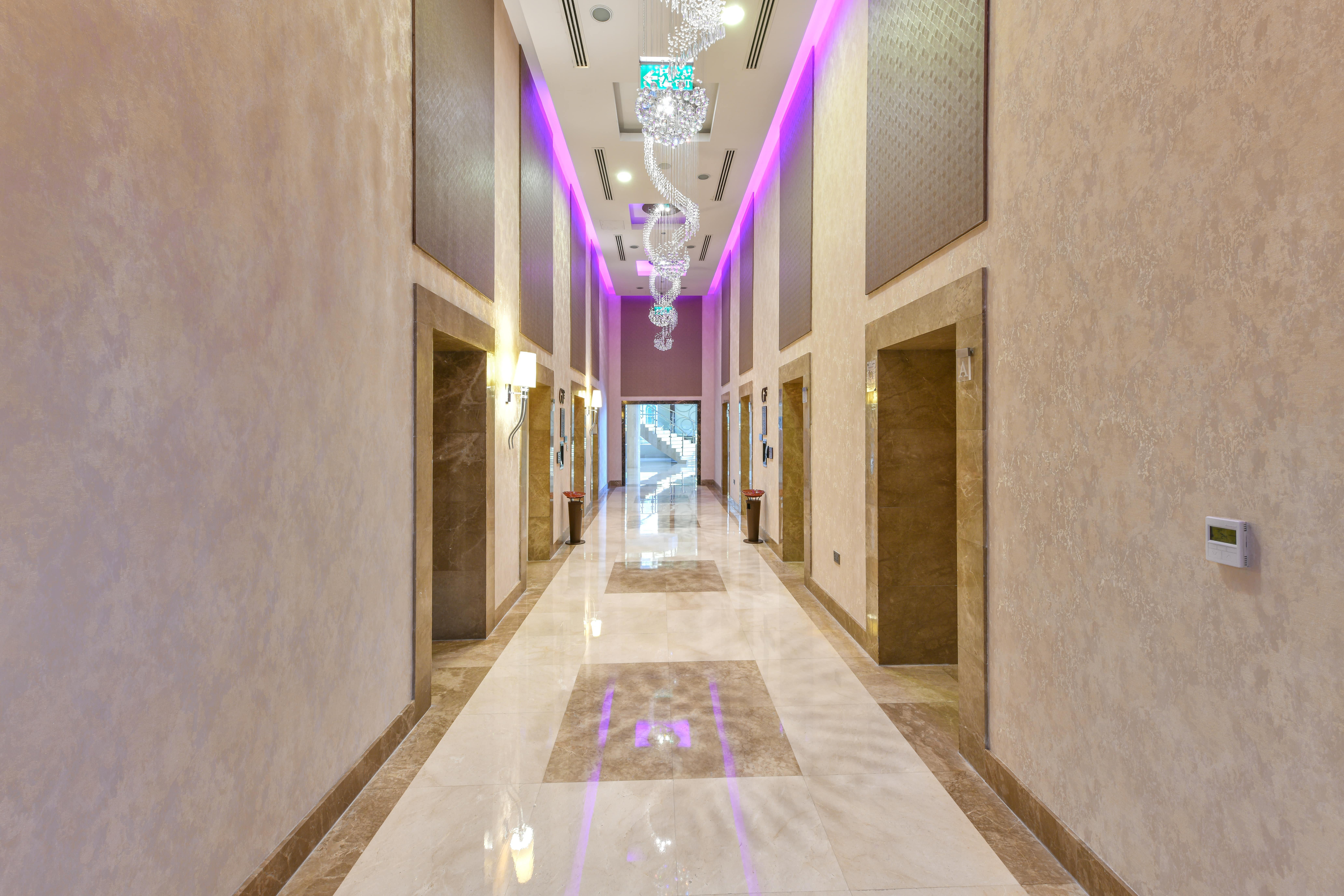 Hotel Plaza West Bay