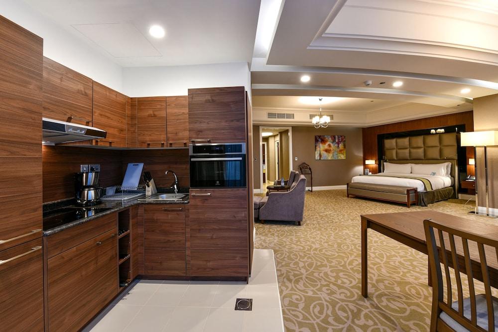 Plaza West Bay Hotel